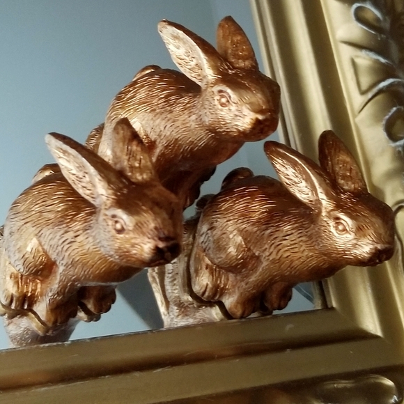 ❗Target Bullseye Gold Metallic Bunny Decor Pieces Set of 3❗ - Picture 2 of 3